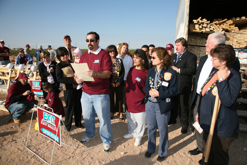 EXIT Realty  amp  Habitat For Humanity 2008 10 27 7870