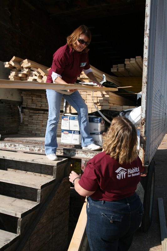EXIT Realty  amp  Habitat For Humanity 2008 10 27 7932