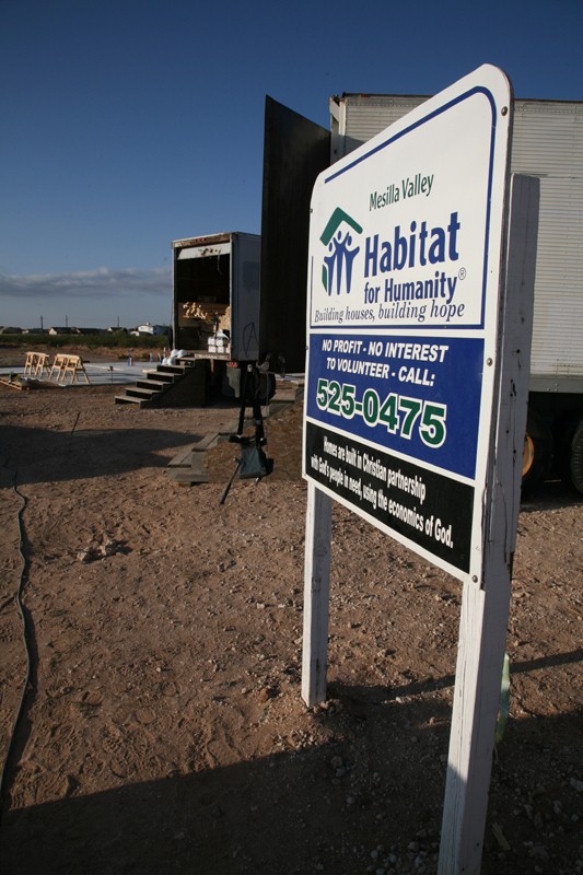 EXIT Realty  amp  Habitat For Humanity 2008 10 27 7802