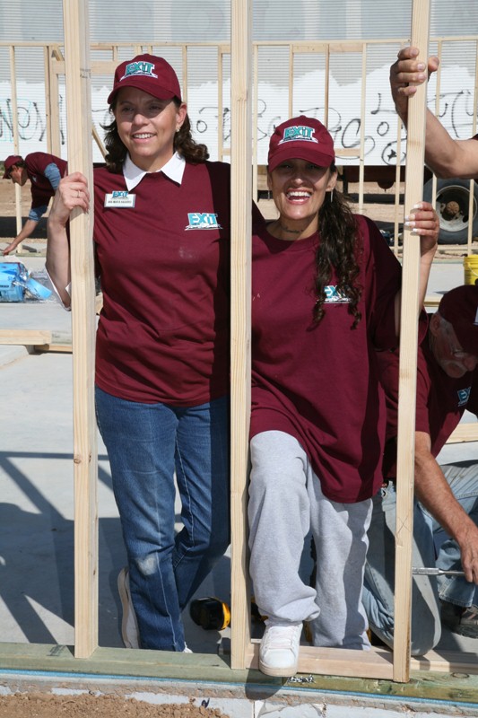 EXIT Realty  amp  Habitat For Humanity 2008 10 27 8019