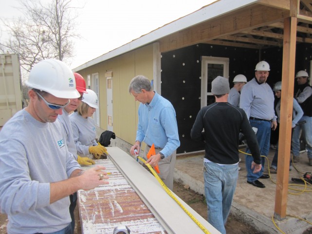 AustinHabitatBuildBlitzMonday12 782p