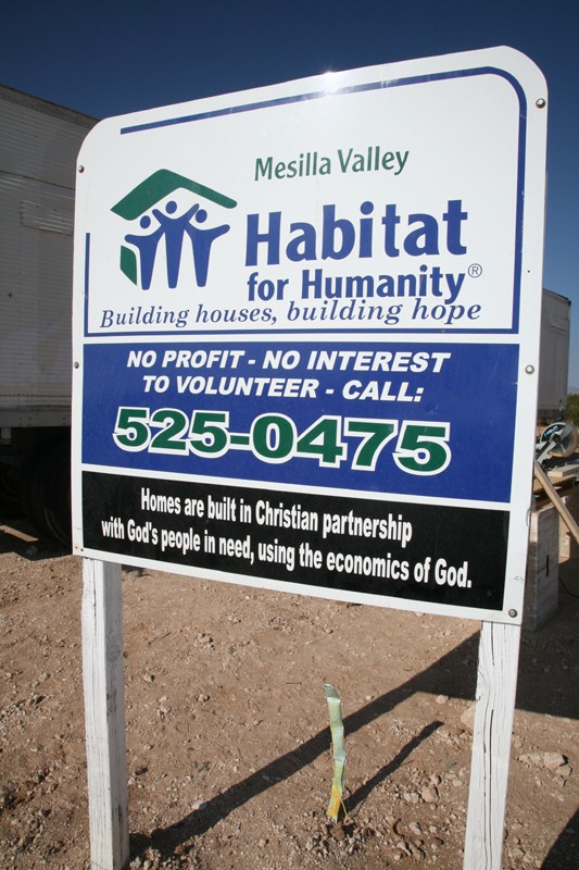 EXIT Realty  amp  Habitat For Humanity 2008 10 27 7936