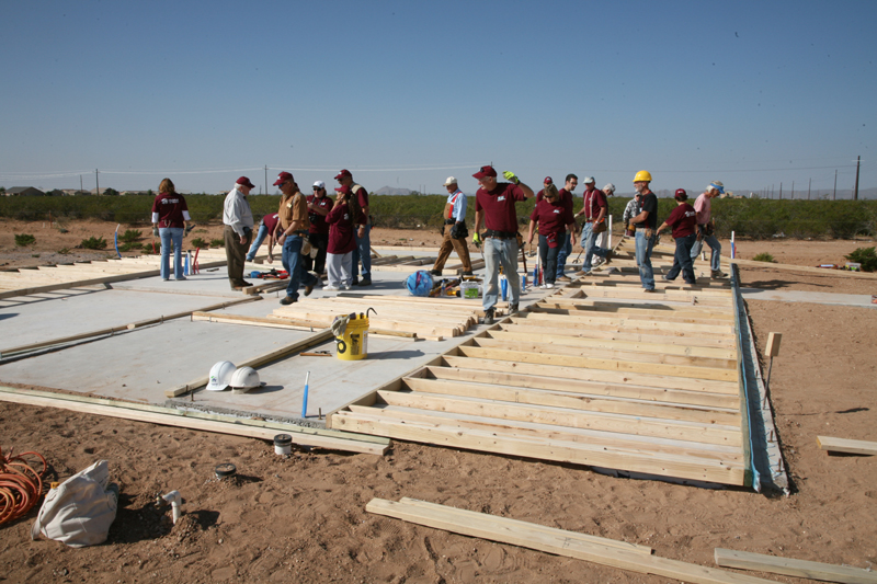EXIT Realty  amp  Habitat For Humanity 2008 10 27 7970