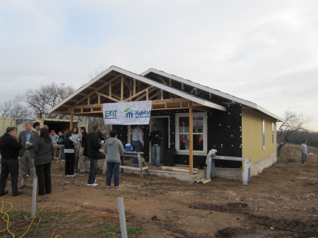 AustinHabitatBuildBlitzMonday02 782p