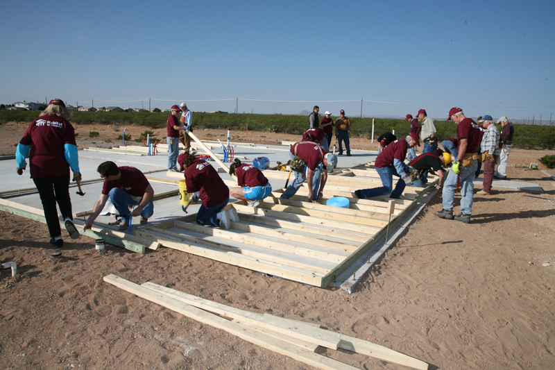 EXIT Realty  amp  Habitat For Humanity 2008 10 27 7917