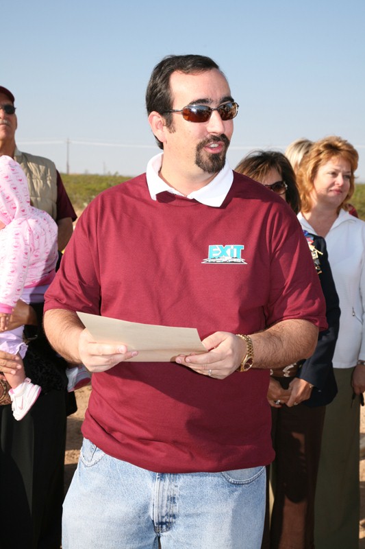 EXIT Realty  amp  Habitat For Humanity 2008 10 27 7868