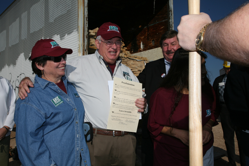 EXIT Realty  amp  Habitat For Humanity 2008 10 27 7877