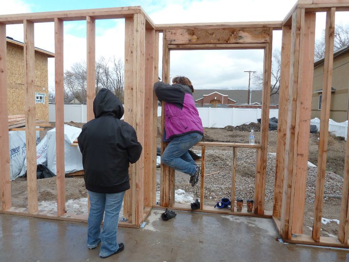 Wall-Raising-048