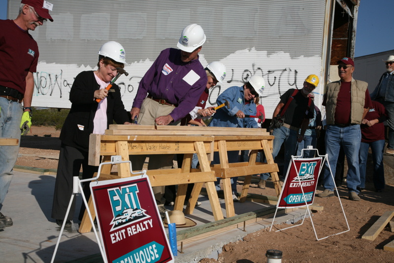 EXIT Realty  amp  Habitat For Humanity 2008 10 27 7898