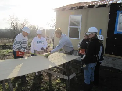 AustinHabitatBuildBlitzSunday01 782p