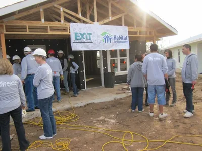 AustinHabitatBuildBlitzMonday11 782p