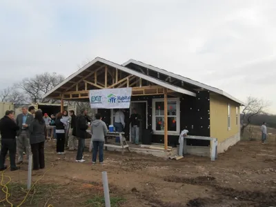 AustinHabitatBuildBlitzMonday02 782p