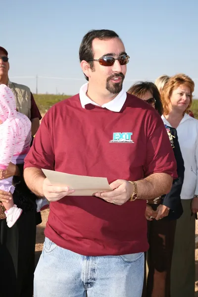 EXIT Realty  amp  Habitat For Humanity 2008 10 27 7868