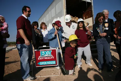 EXIT Realty  amp  Habitat For Humanity 2008 10 27 7878