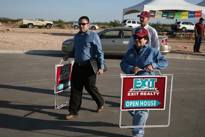 EXIT Realty  amp  Habitat For Humanity 2008 10 27 7825