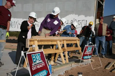 EXIT Realty  amp  Habitat For Humanity 2008 10 27 7898